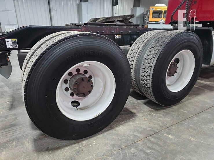 2013-peterbilt-386-image-27
