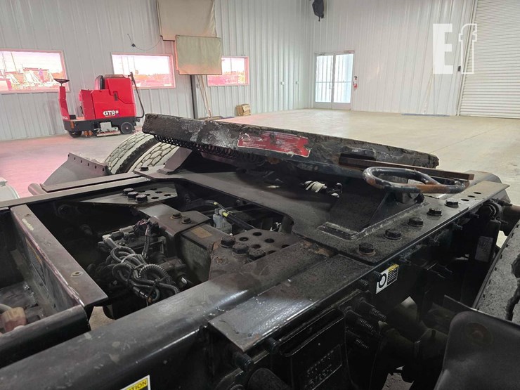 2013-kenworth-t800-image-19