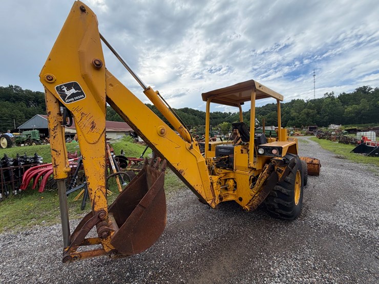 1976-deere-310a-image-8