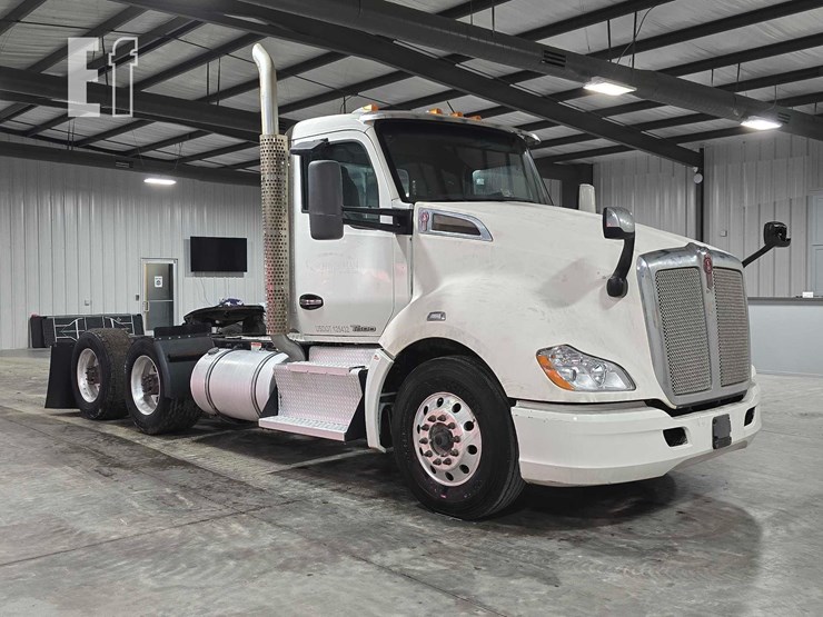 2015-kenworth-t680-image-2
