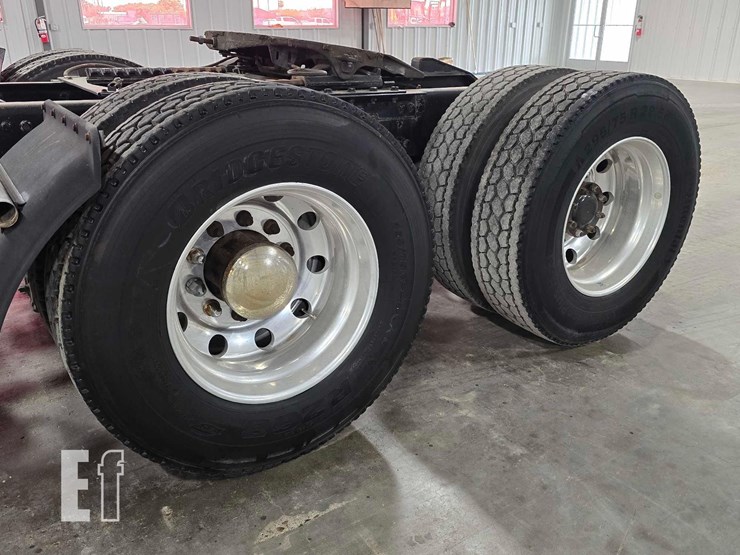 2013-kenworth-t800-image-24