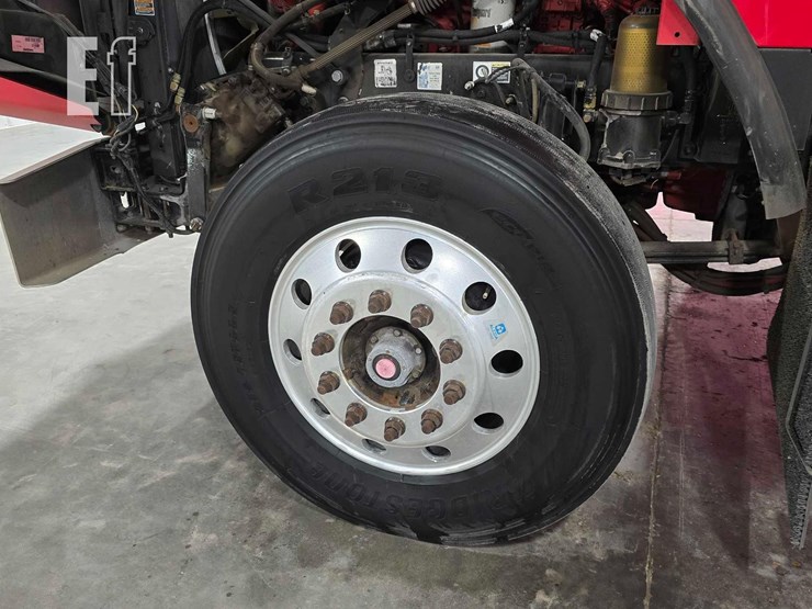 2013-kenworth-t800-image-23