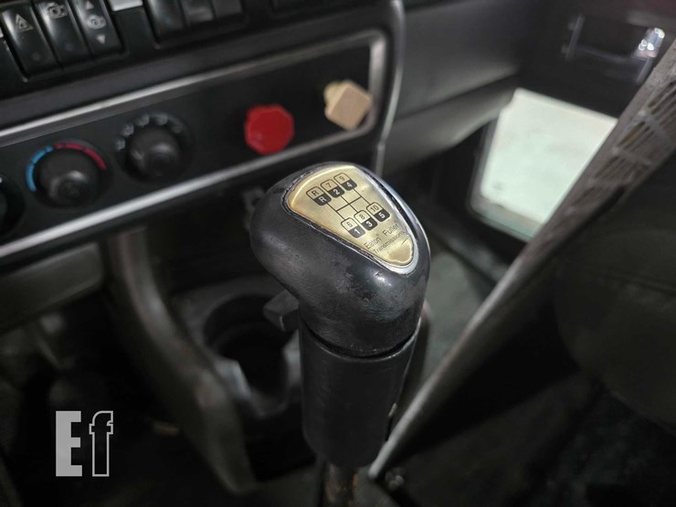 2013-kenworth-t800-image-16