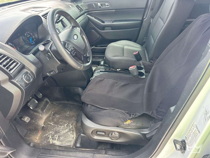 2016-ford-explorer-image-12