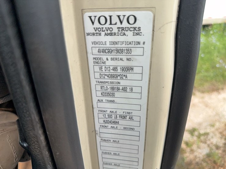 2005-volvo-semi-image-58