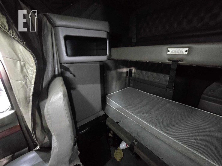 2009-kenworth-w900-image-17