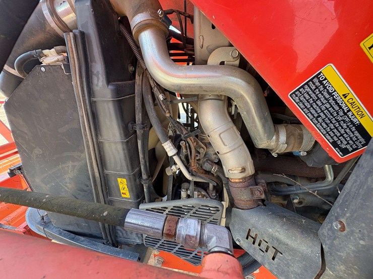 2014-kubota-m6060-image-33