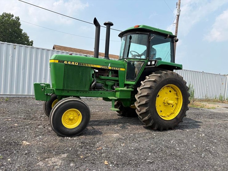 john-deere-4440-image-2