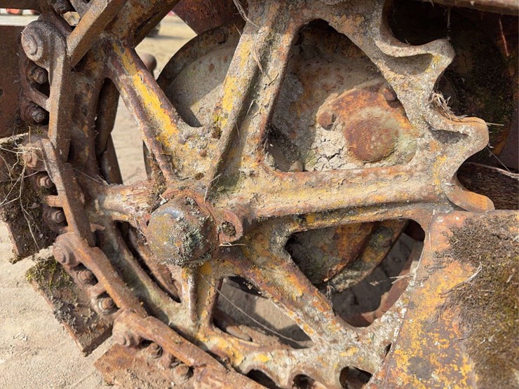 caterpillar-ten-image-15
