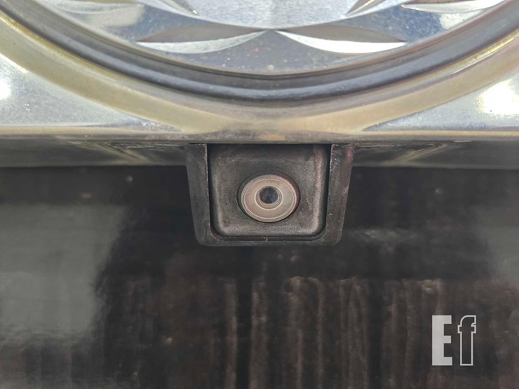 2013-cadillac-escalade-image-18