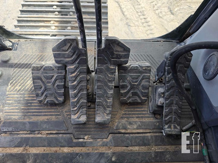 2020-caterpillar-336-image-16