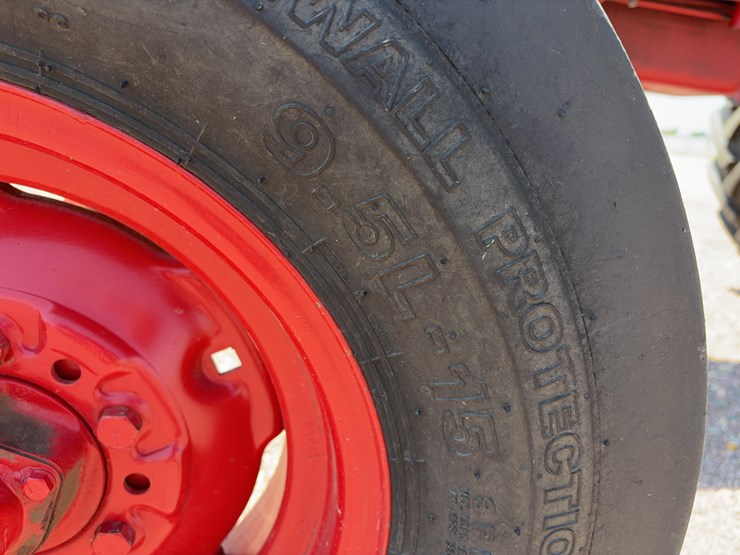 farmall-560-tractor-image-10