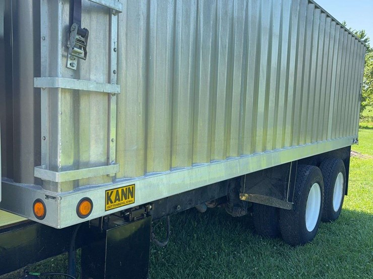 2002-freightliner-fl80-image-7