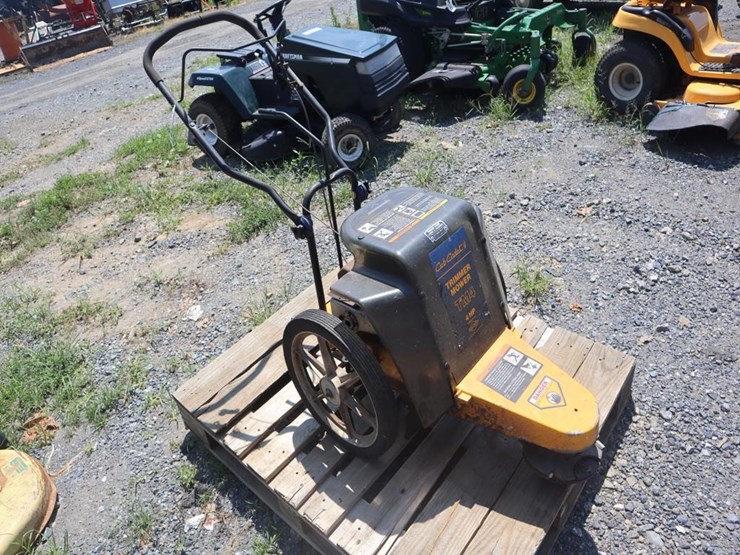 cub-cadet-weed-wacker-image-1