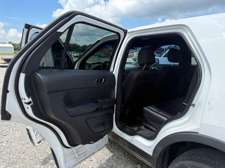 2017-ford-explorer-image-28