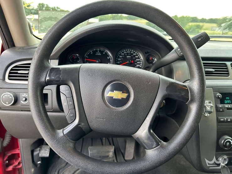 2010-chevrolet-tahoe-image-14