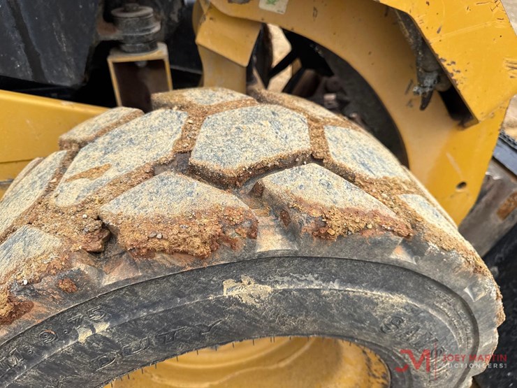 2020-caterpillar-262d3-image-15