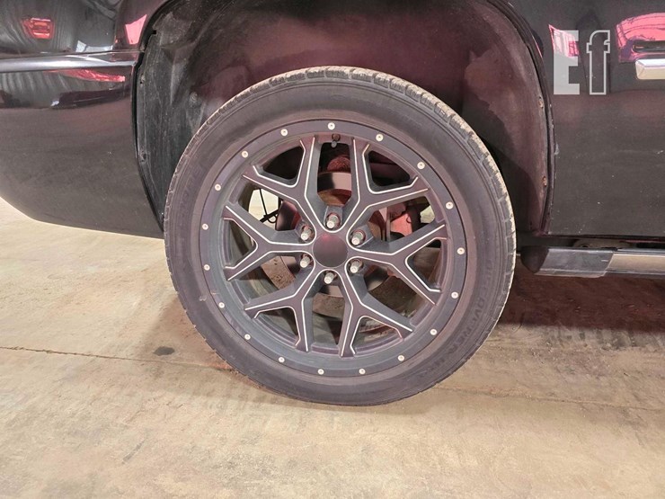 2013-cadillac-escalade-image-23