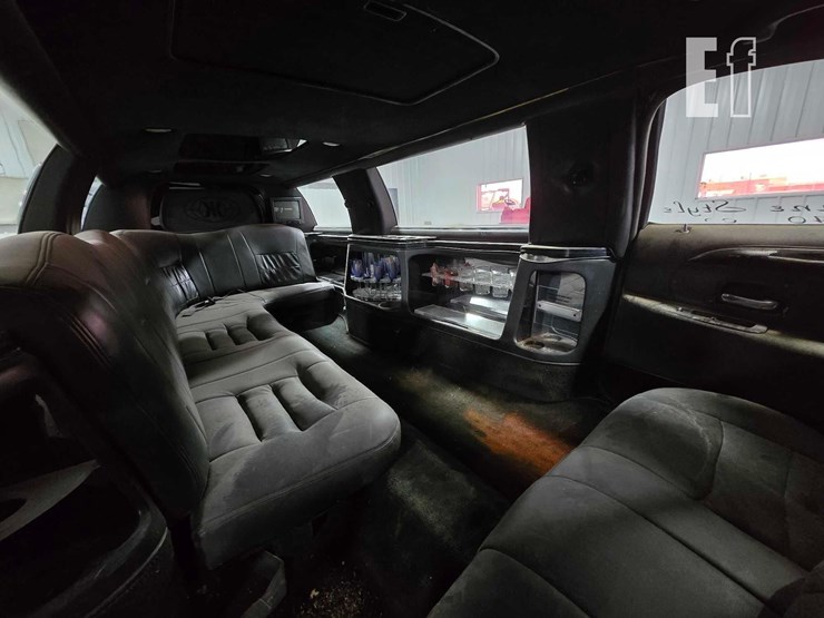 1999-lincoln-town-limousine-image-15