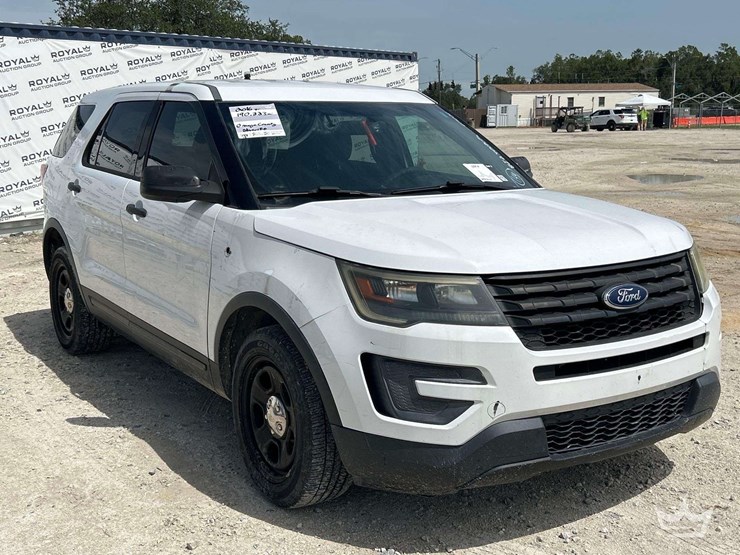 2016-ford-explorer-image-2