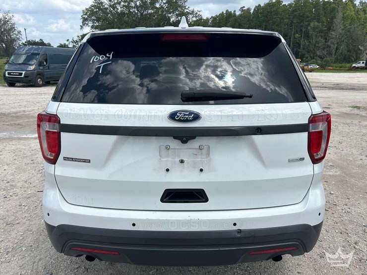 2016-ford-explorer-image-23