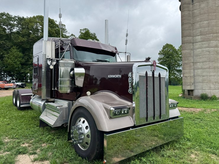 2021-kenworth-w900l-image-3