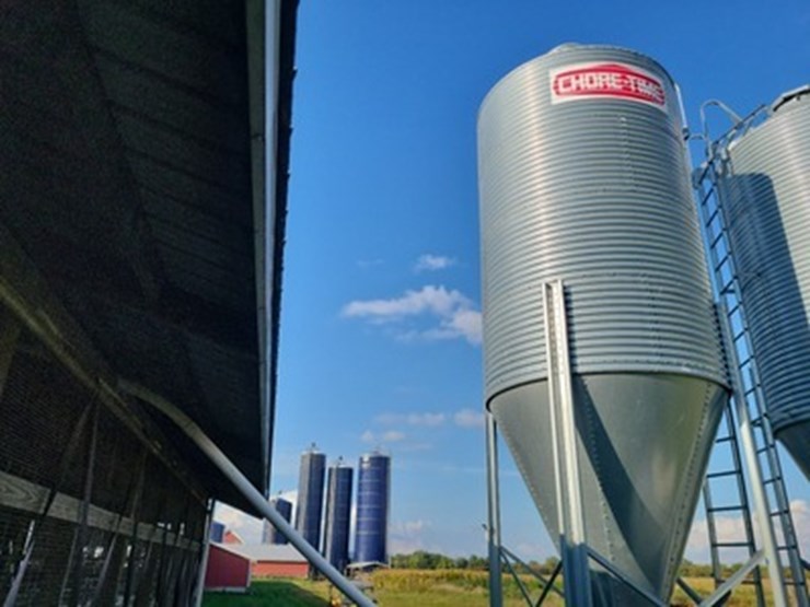 chore-time-11-ton-feed-bin-w/steel-support-and-boot---west-bin-image-2