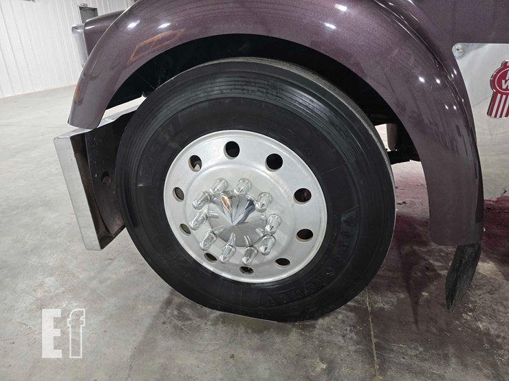 2009-kenworth-w900-image-25