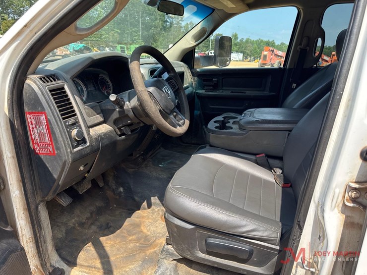 2016-dodge-3500-image-15