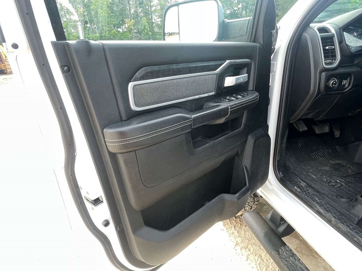2021-dodge-2500-image-9