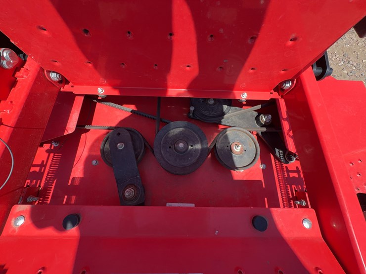 gravely-992267-zero-turn-mower-image-18