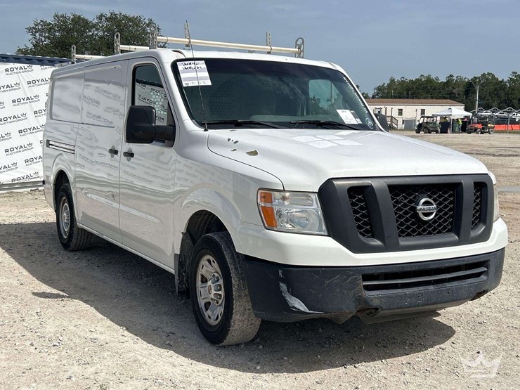 2014-nissan-nv1500-image-2