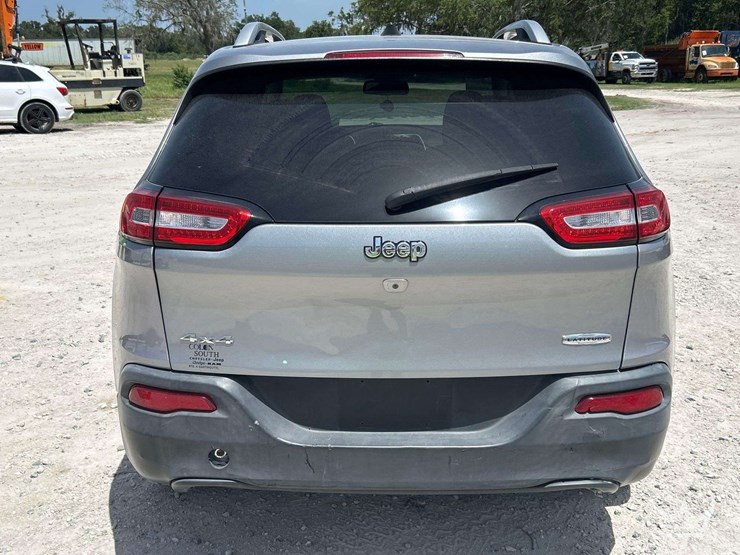 2016-jeep-cherokee-image-23