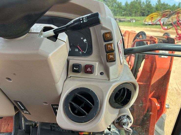 2014-kubota-m6060-image-10