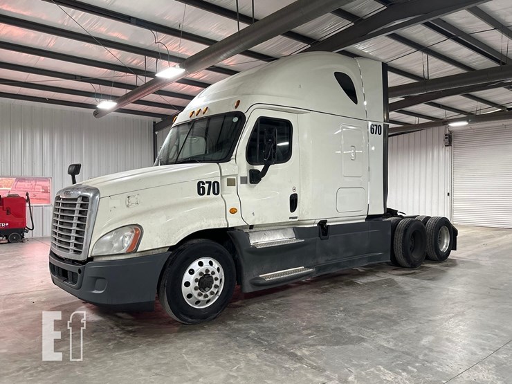 2017-freightliner-cascadia-125-image-1