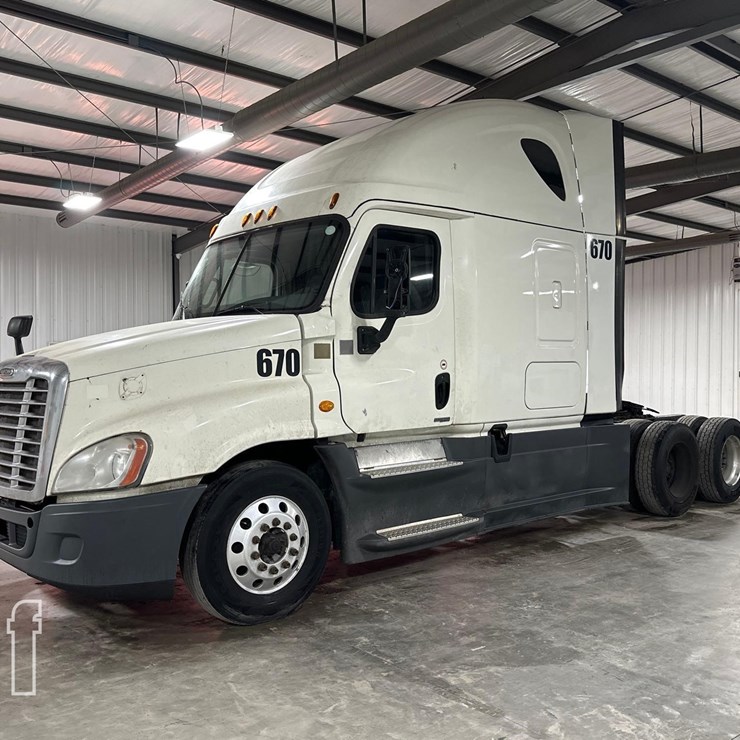 2017 FREIGHTLINER CASCADIA 125
