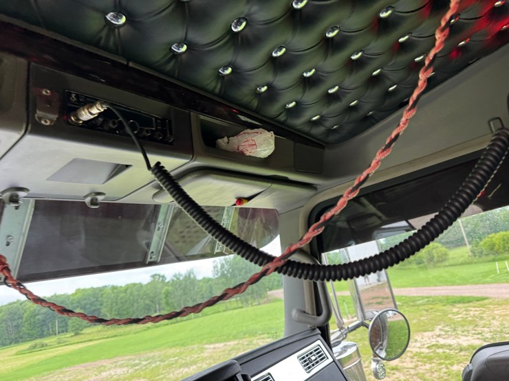 2021-kenworth-w900l-image-54