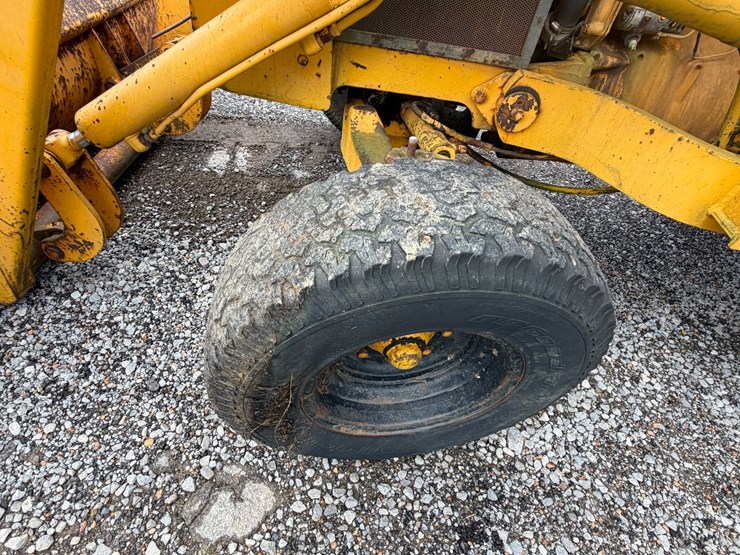 1976-deere-310a-image-2