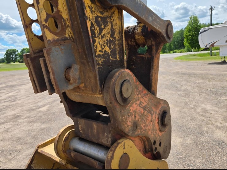 deere-200c-lc-image-14
