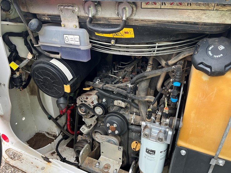 2020-bobcat-s76-image-16