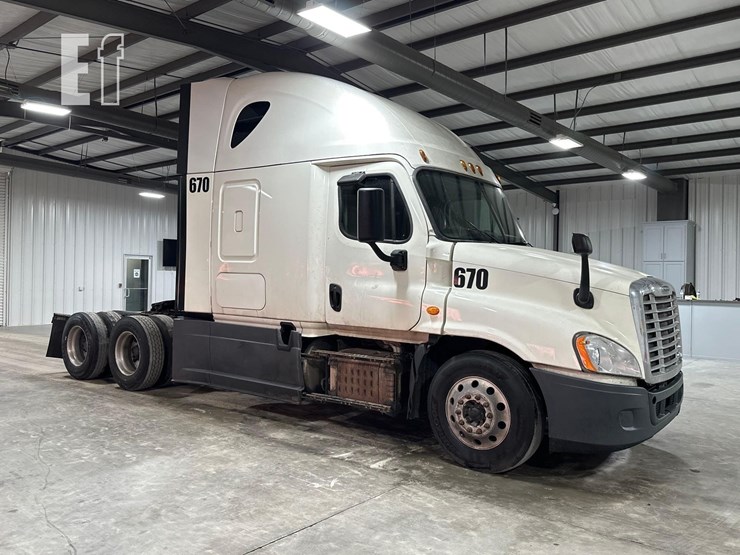 2017-freightliner-cascadia-125-image-2