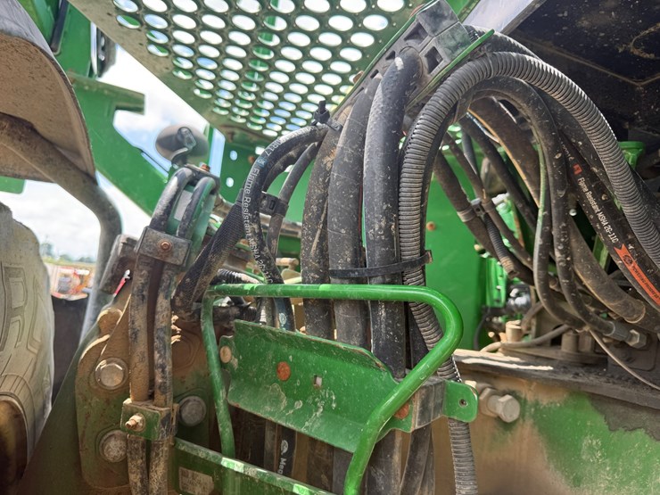 2016-john-deere-r4038-image-28