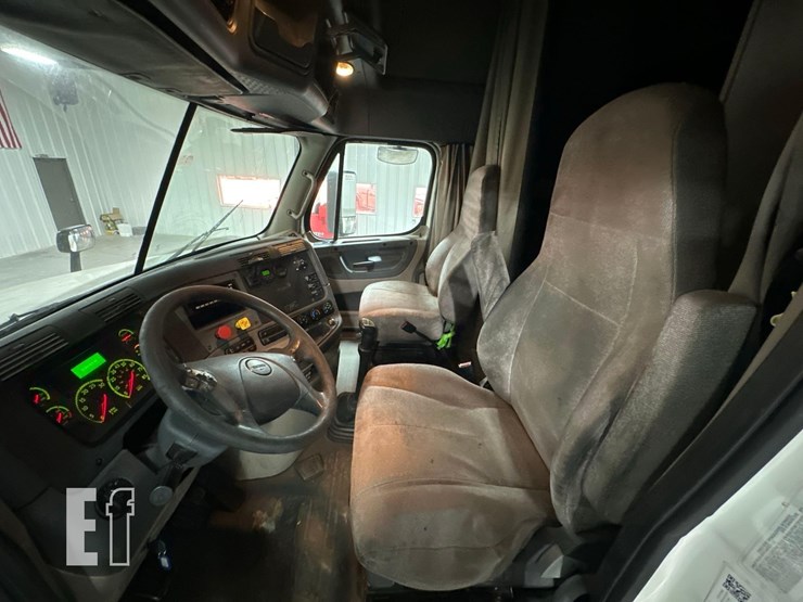 2017-freightliner-cascadia-125-image-12