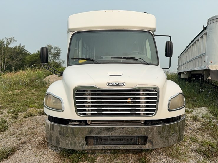 2012-freightliner-bus-image-2