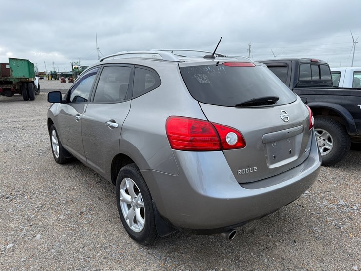 2010-nissan-rogue-image-4