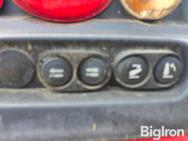 2011-massey-ferguson-8680-image-10