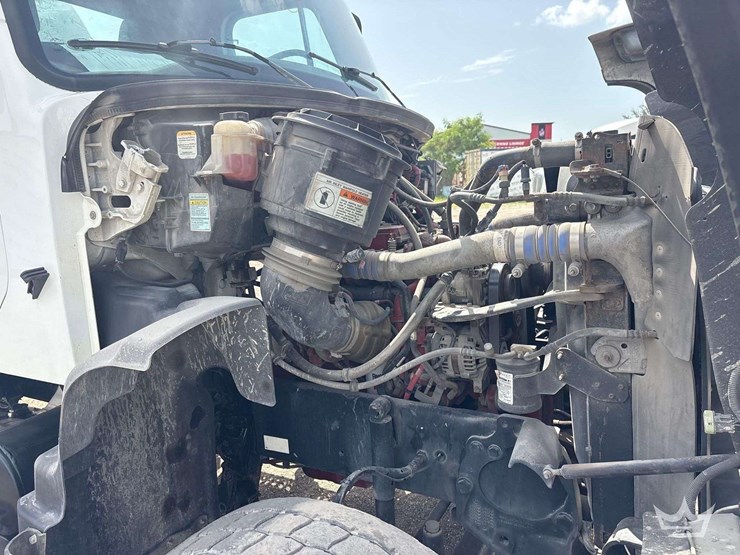2014-freightliner-114sd-image-9