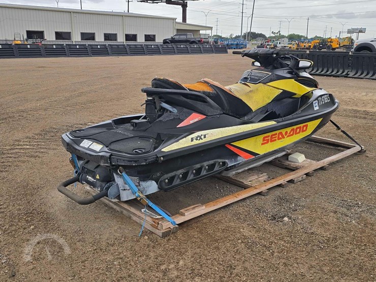 2015-sea-doo-rxt-jet-ski-image-3