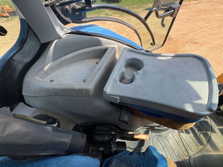2010-new-holland-t6030-image-14
