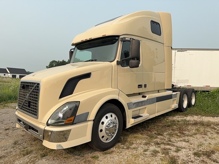 2005-volvo-semi-image-1